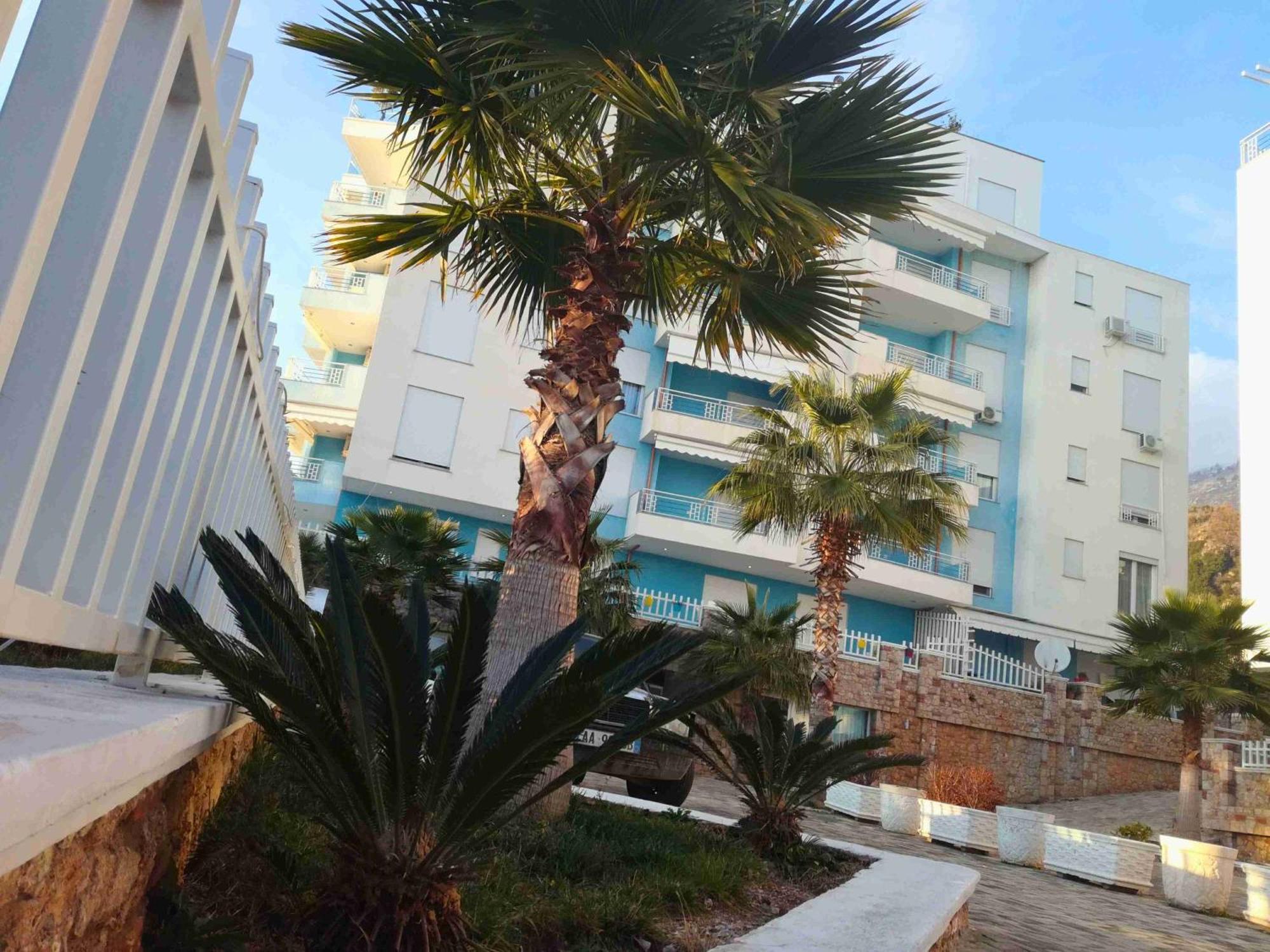 Tropicana Apartments Dhermi Luaran gambar